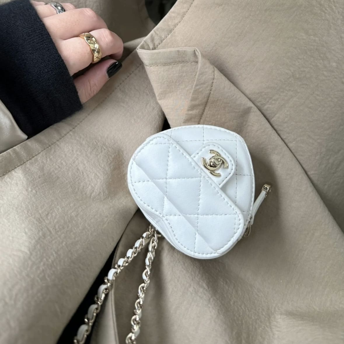 Chanel Mini White Heart Bag With Chain - Image 4