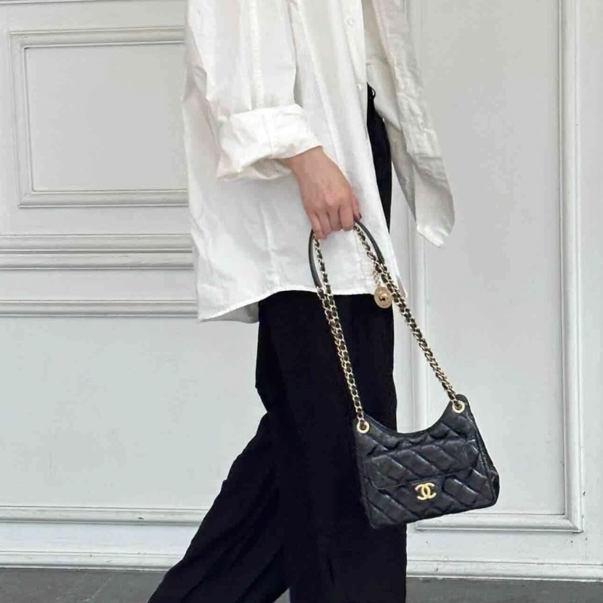 Chanel Wavy Hobo Bag Black S size - Image 3