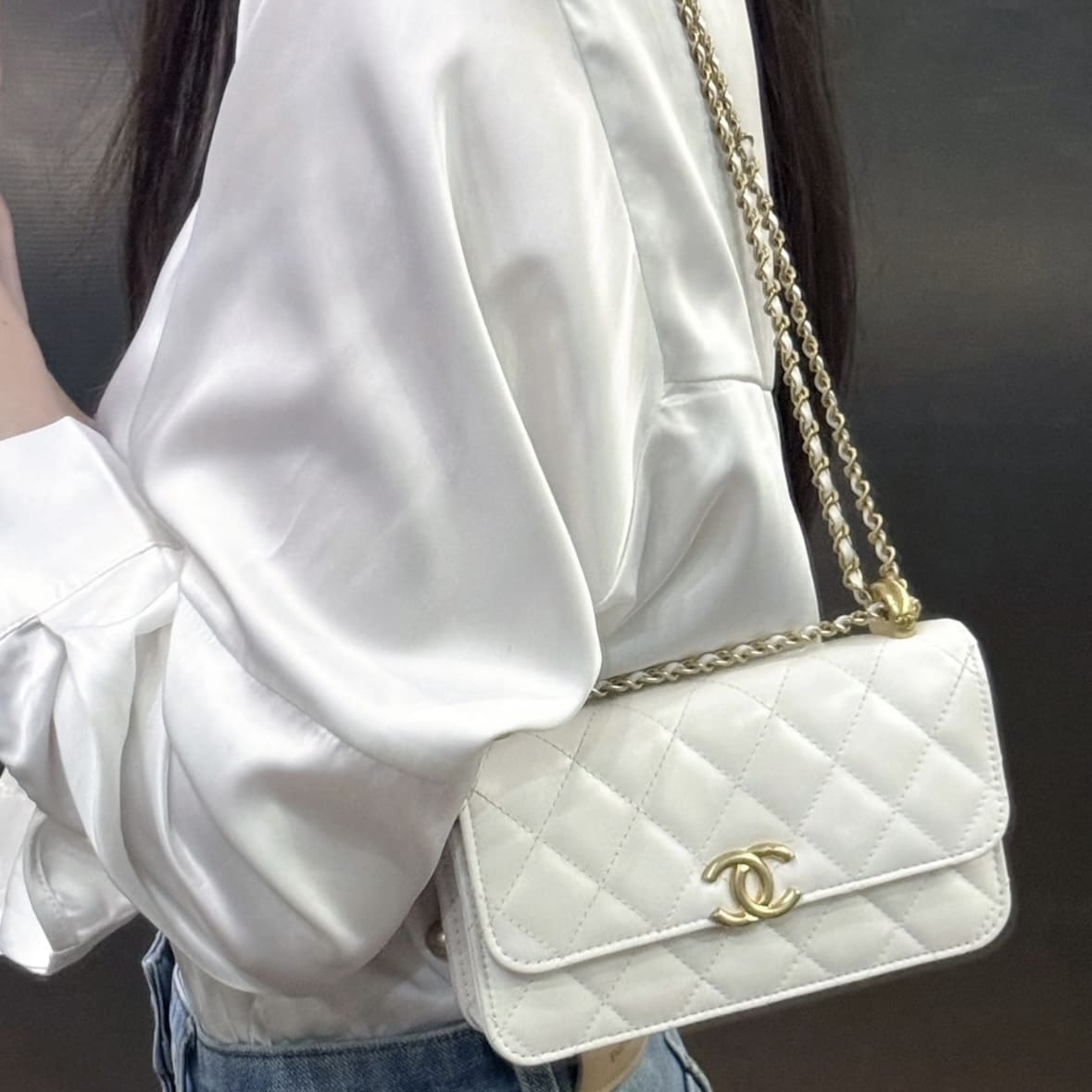 Chanel 19cm Double Gold Ball Flag Bag White With Pink Inner Color - Image 4