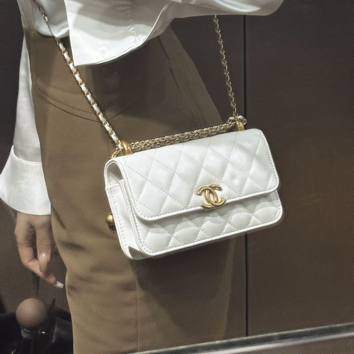 Chanel 19cm Double Gold Ball Flag Bag White With Pink Inner Color - Image 5