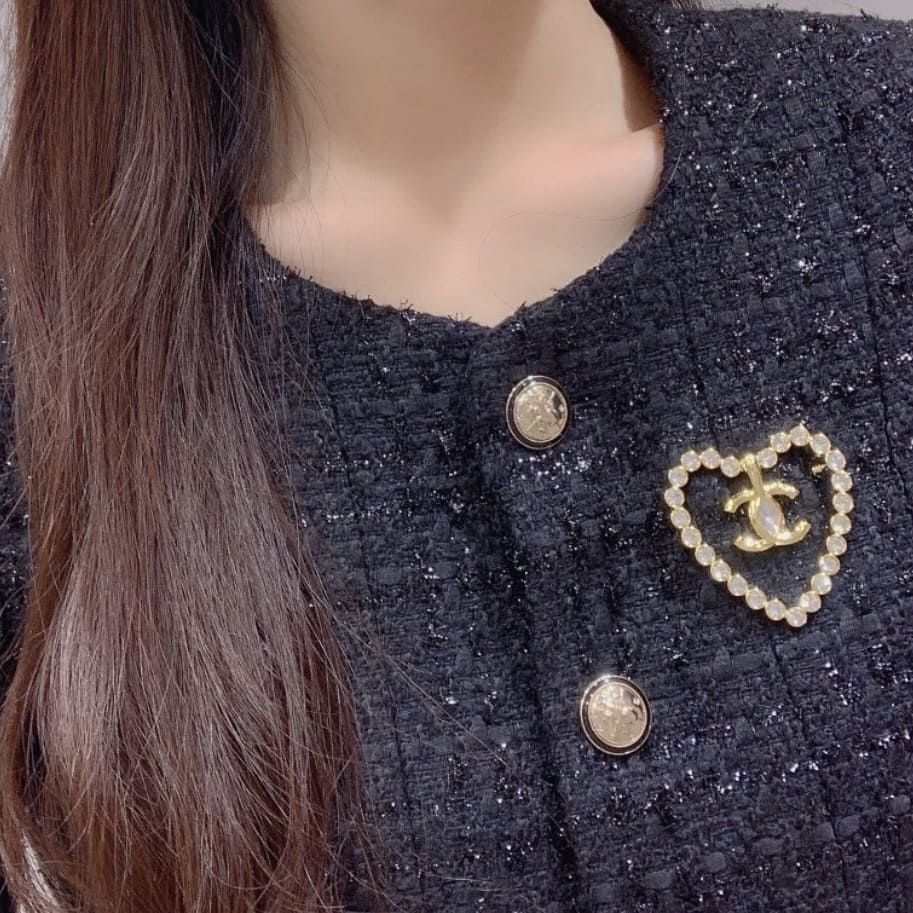 Chanel Crystal Gold Heart Shape Brooch - Image 3