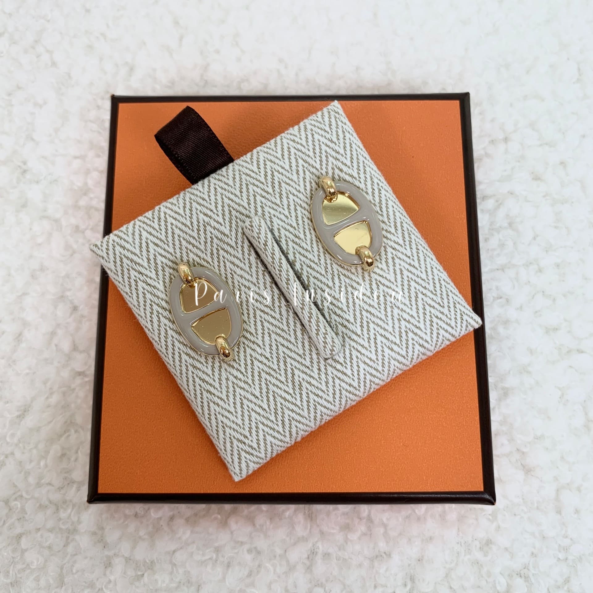 Hermes Mini Maillon Earrings Marron Glace GHW - Image 2