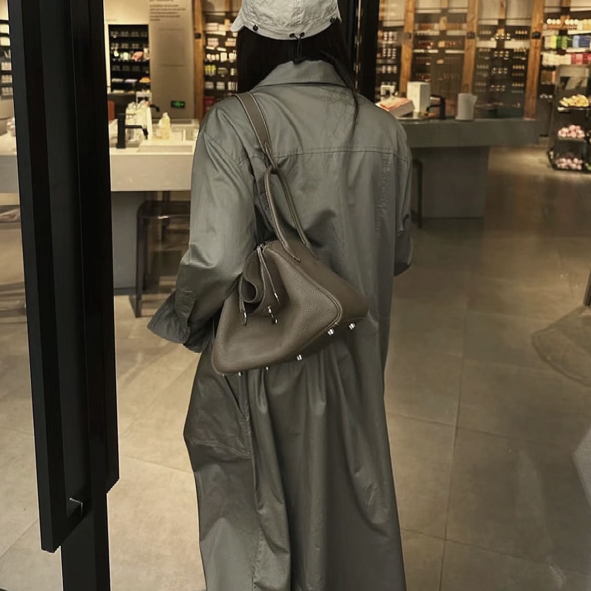 Hermes Lindy 26 Etoupe PHW - Image 3