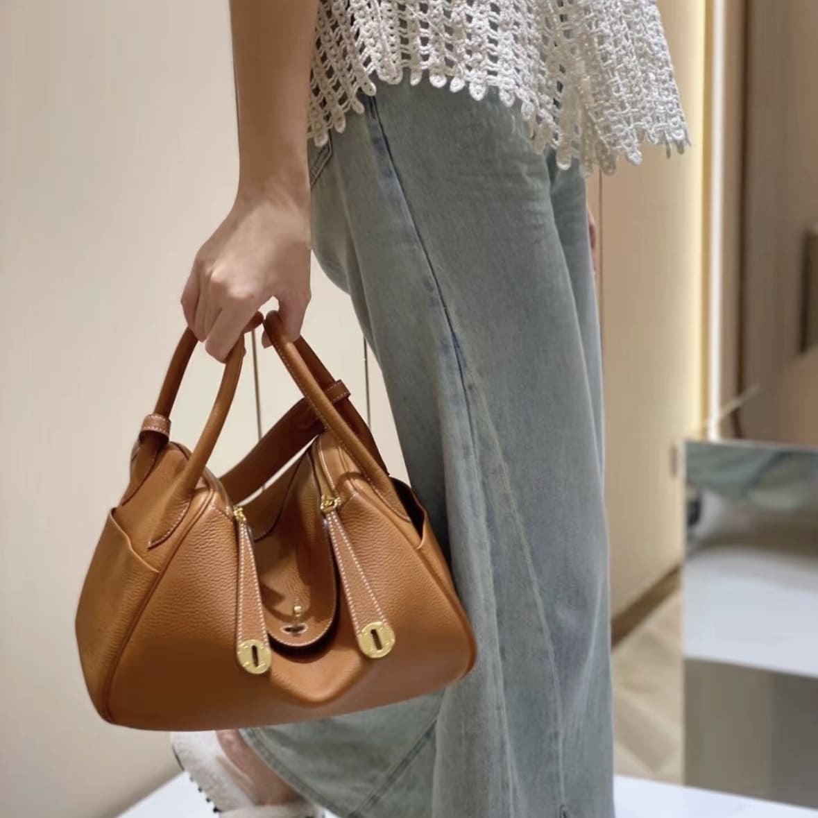Hermes Lindy 26 Gold GHW - Image 3