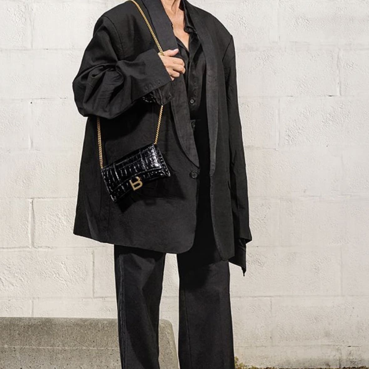 Balenciaga Hourglass Wallet On Chain Black - Image 5