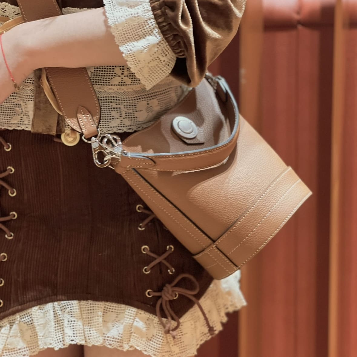 Moynat Baluchon bb Bucket Bag - Carbon Bronze 碳金 - Image 5