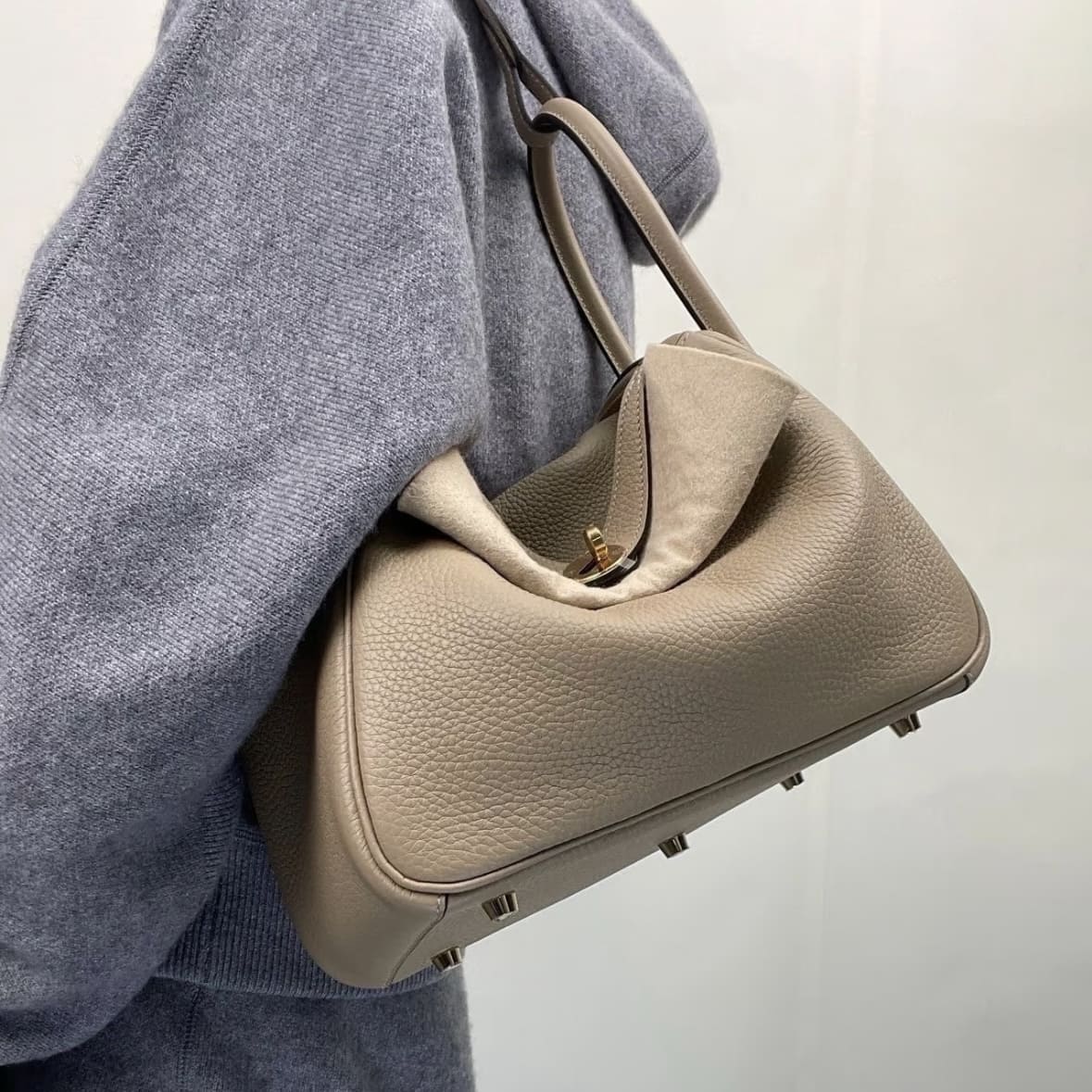 Hermes Lindy 26 Trench GHW - Image 3