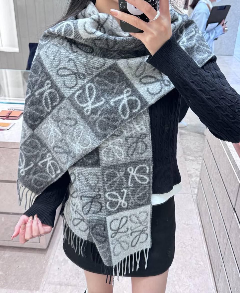 Loewe Anagram Scarf - black/gray 黑灰 - Image 6