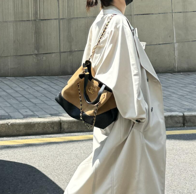 Chanel 25A shopping bag AS5657 - beige/ black 米/黑 - Image 7