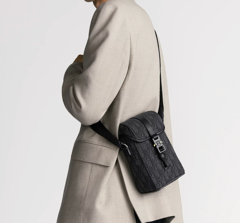 Dior mini Hit the Road vertical messenger bag with Flap - black 黑 - Image 7