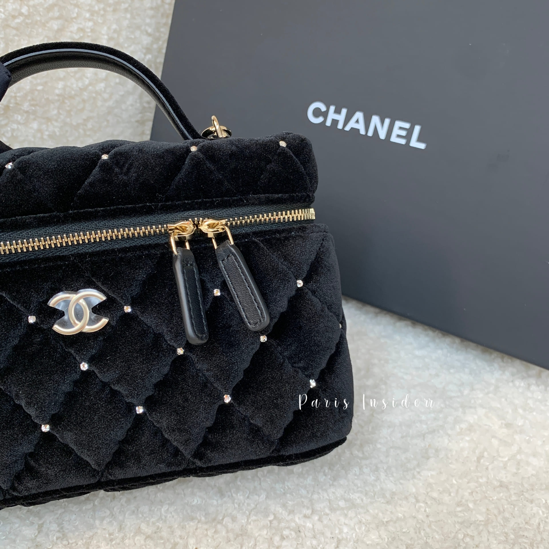 Chanel 25K Velvet Vanity Case AP4860 – Black 黑 - Image 4