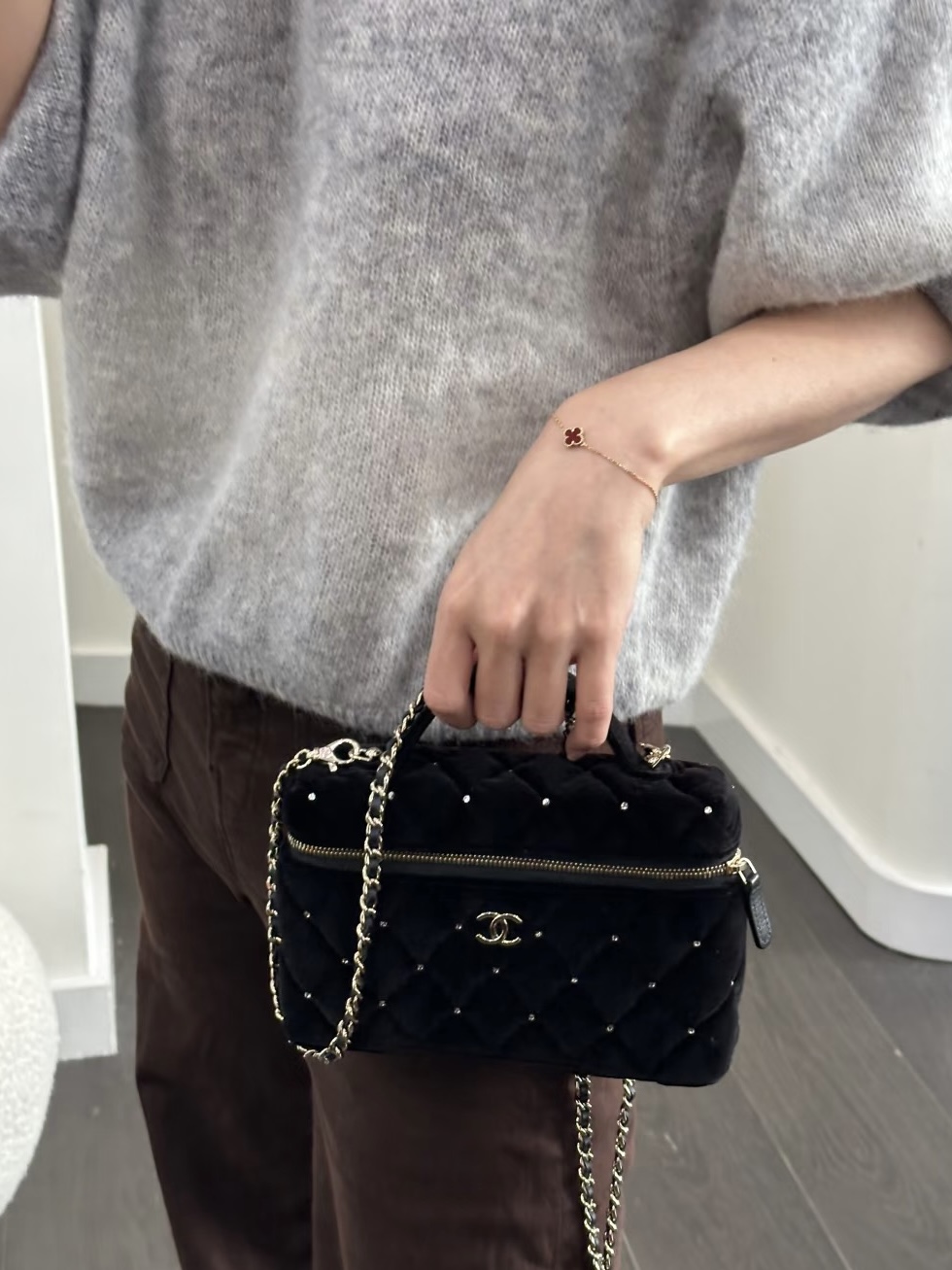Chanel 25K Velvet Vanity Case AP4860 – Black 黑 - Image 7