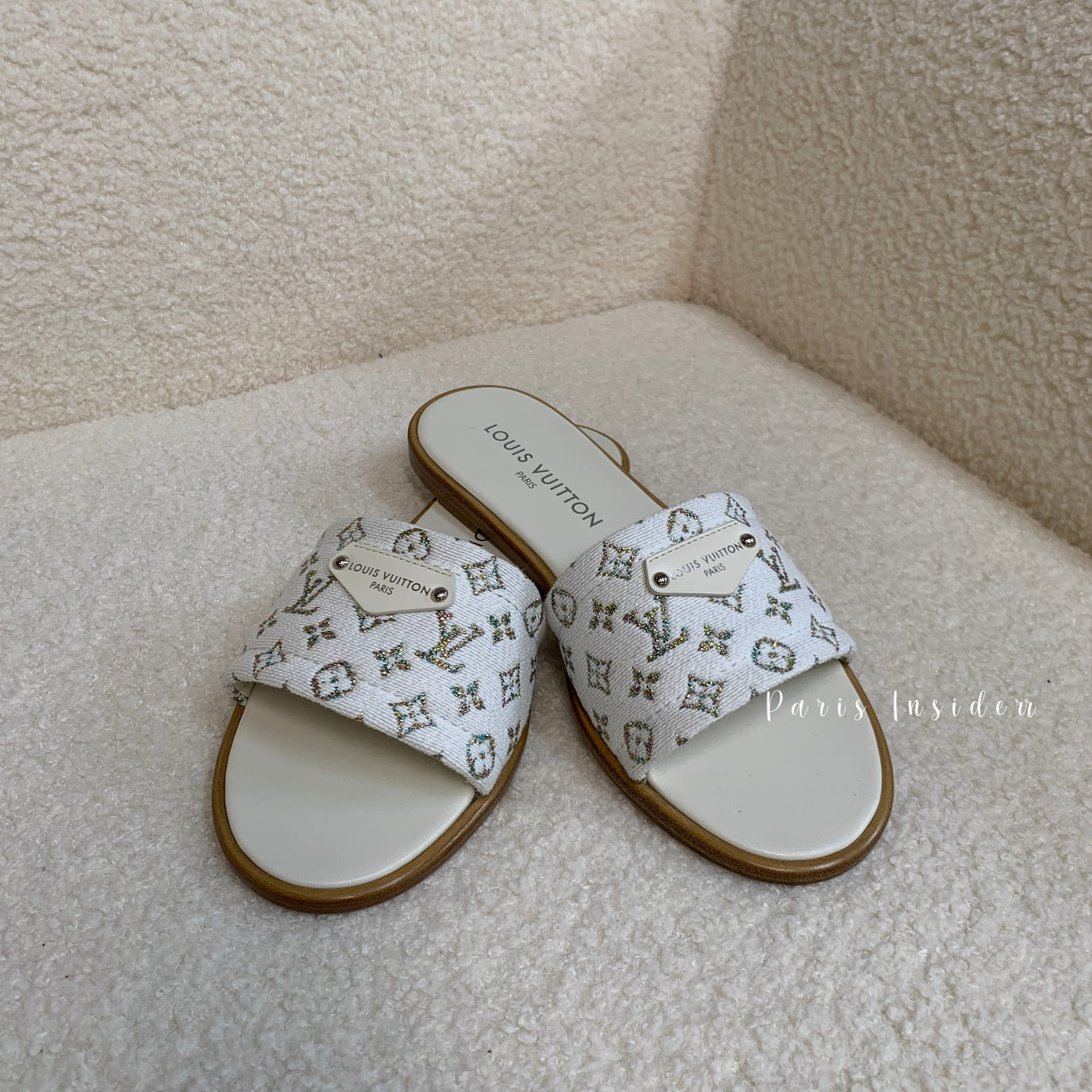 Louis Vuitton Monogram Lily Flat Mule - White 白