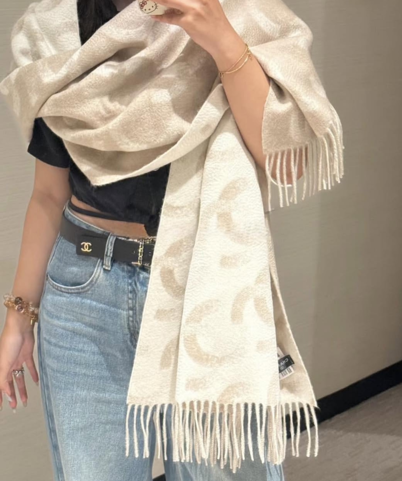 Chanel 25K CC Logo Reversible Scarf - Beige & White 淺米及白色 - Image 4