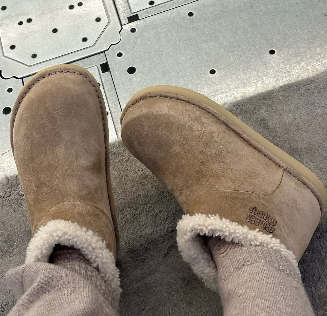 Miu Miu Suede and shearling booties - Desert Beige 沙漠棕 - Image 5