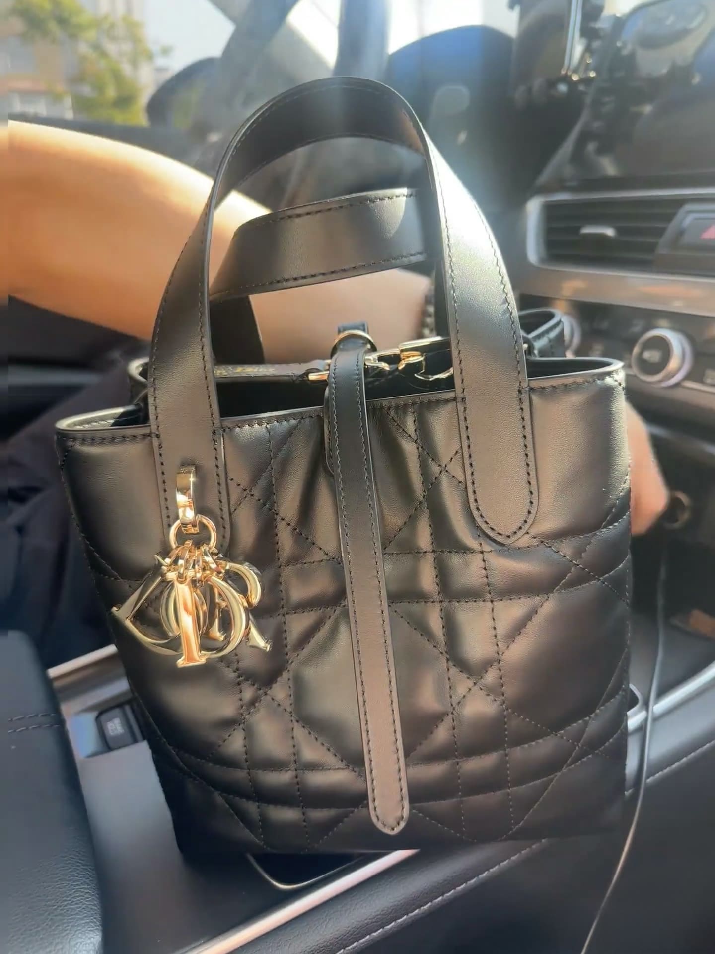Dior Small Toujours Vertical Tote Bag - Black (黑色) - Image 5