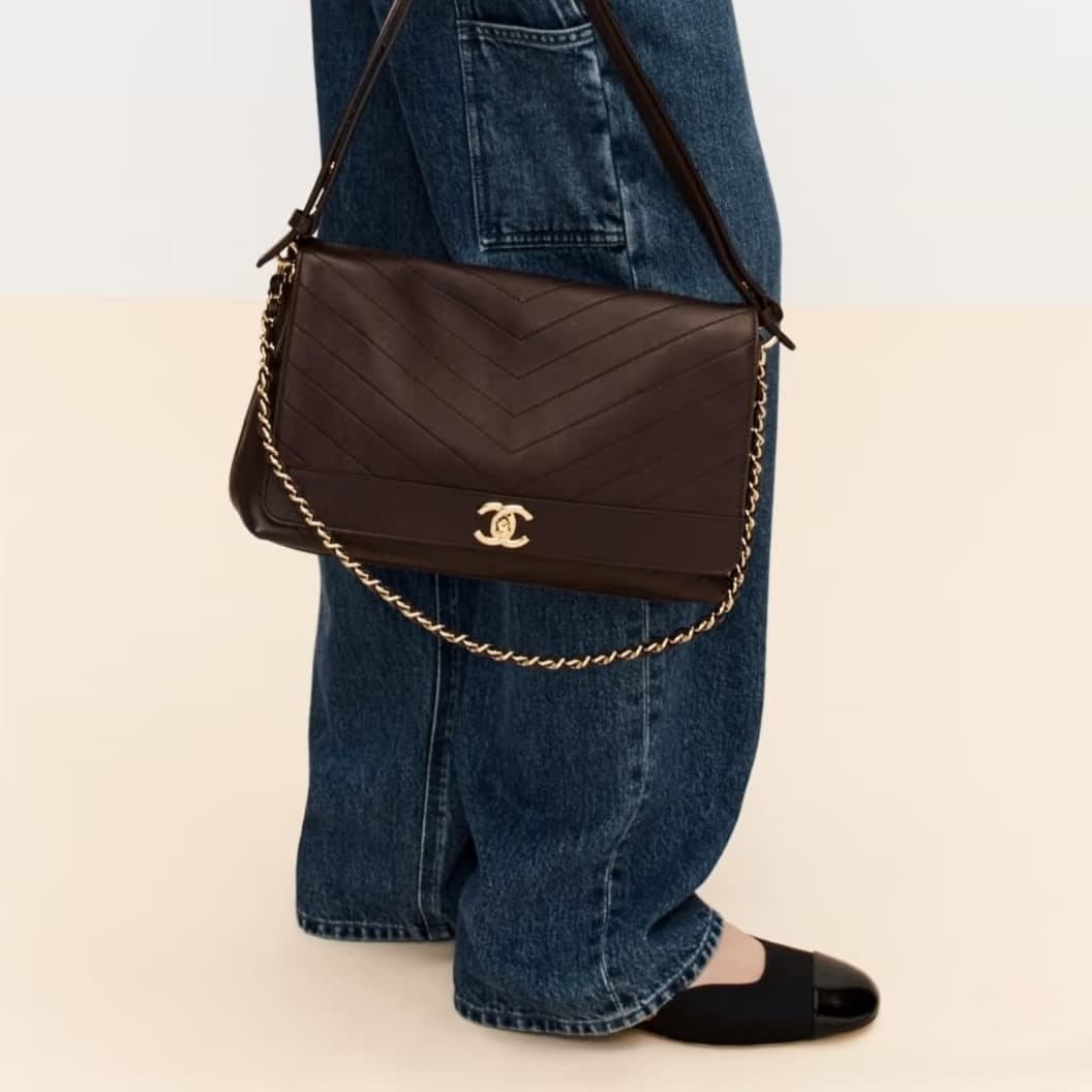 Chanel 26S Maxi Flap Bag AS6106 - Dark Brown (深棕色) - Image 4