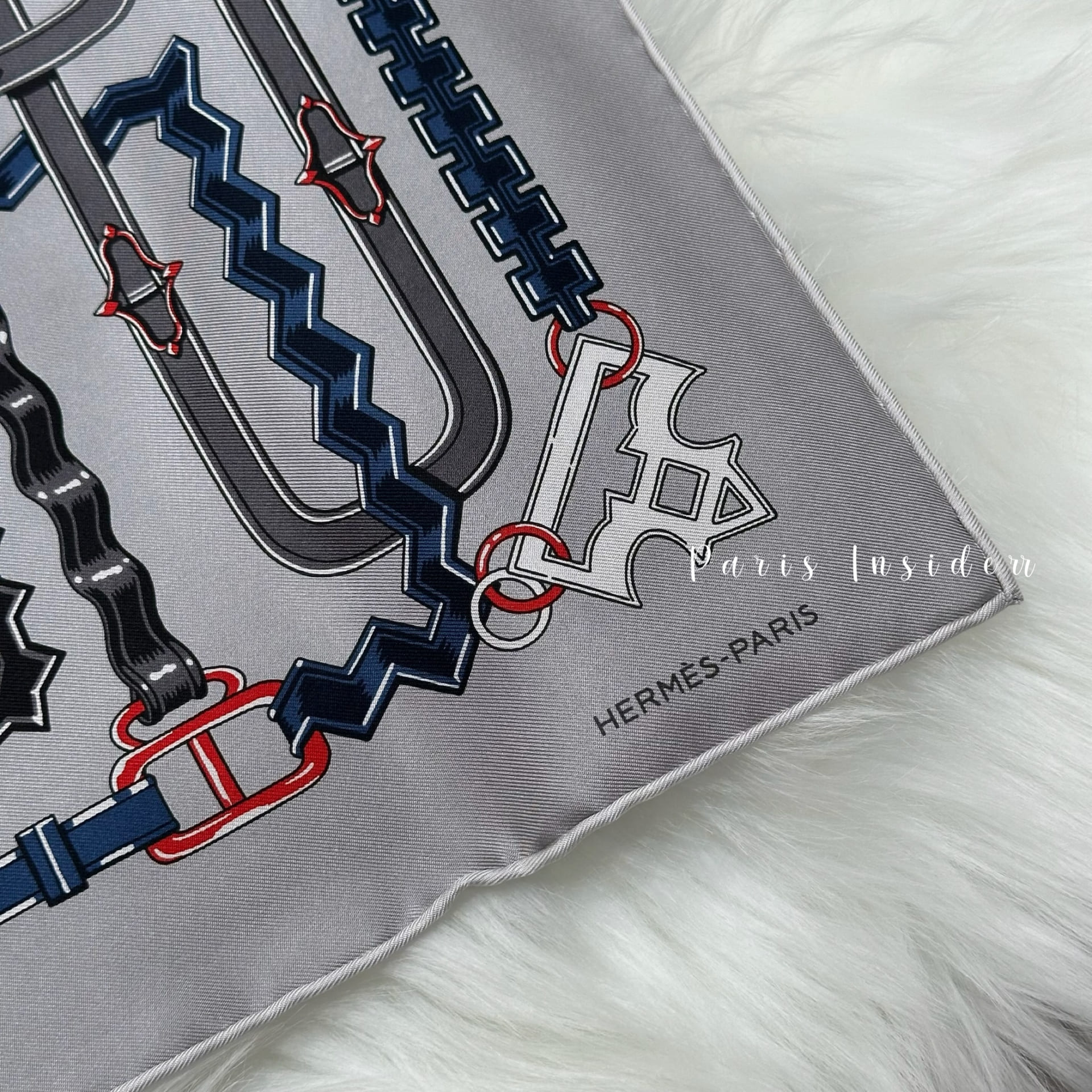 Hermes 24 Brides et Chaines pocket square 45 - Gris / Bleu / Vermillon - Image 3
