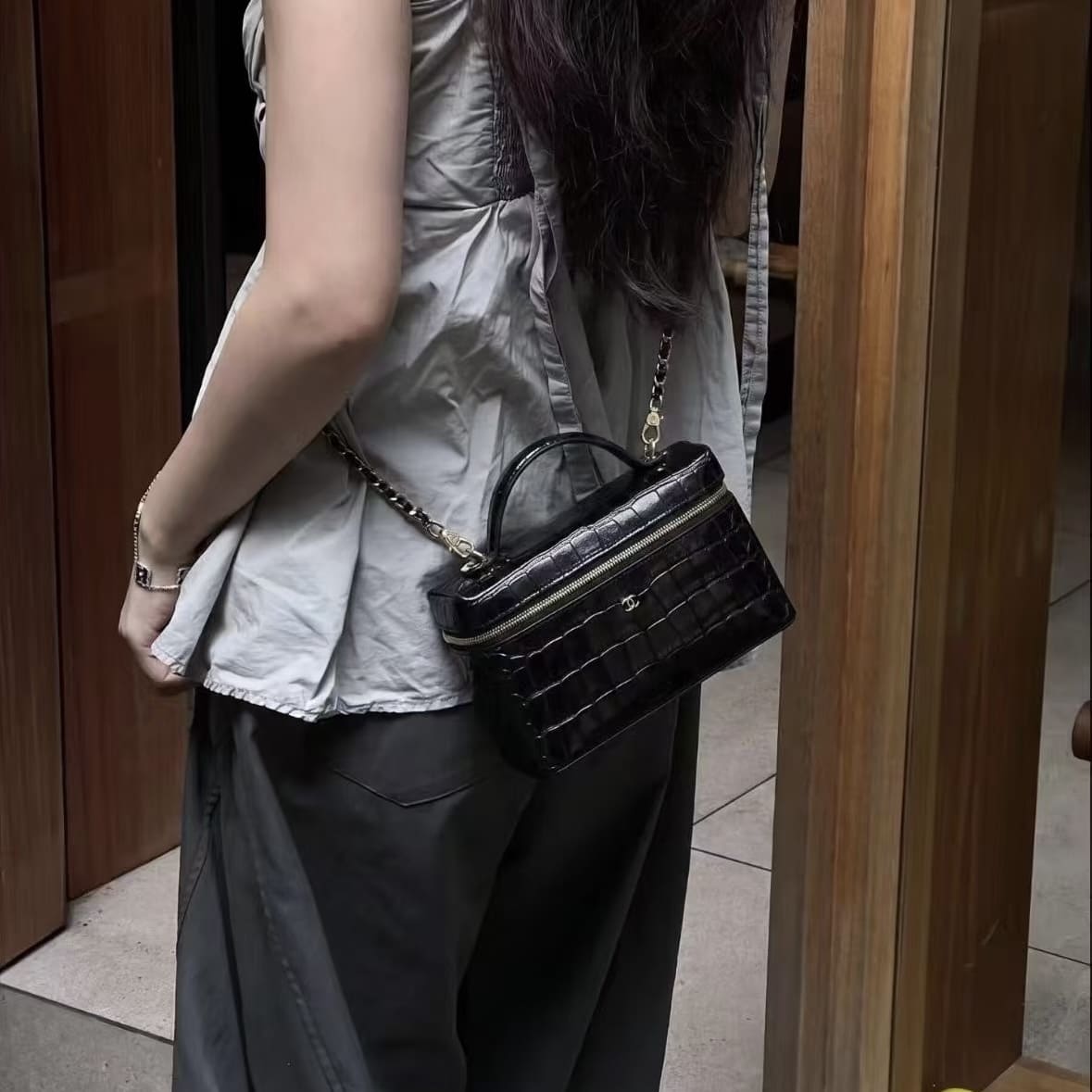 Chanel 26A Vanity with Chain - Black (黑色) - Image 4