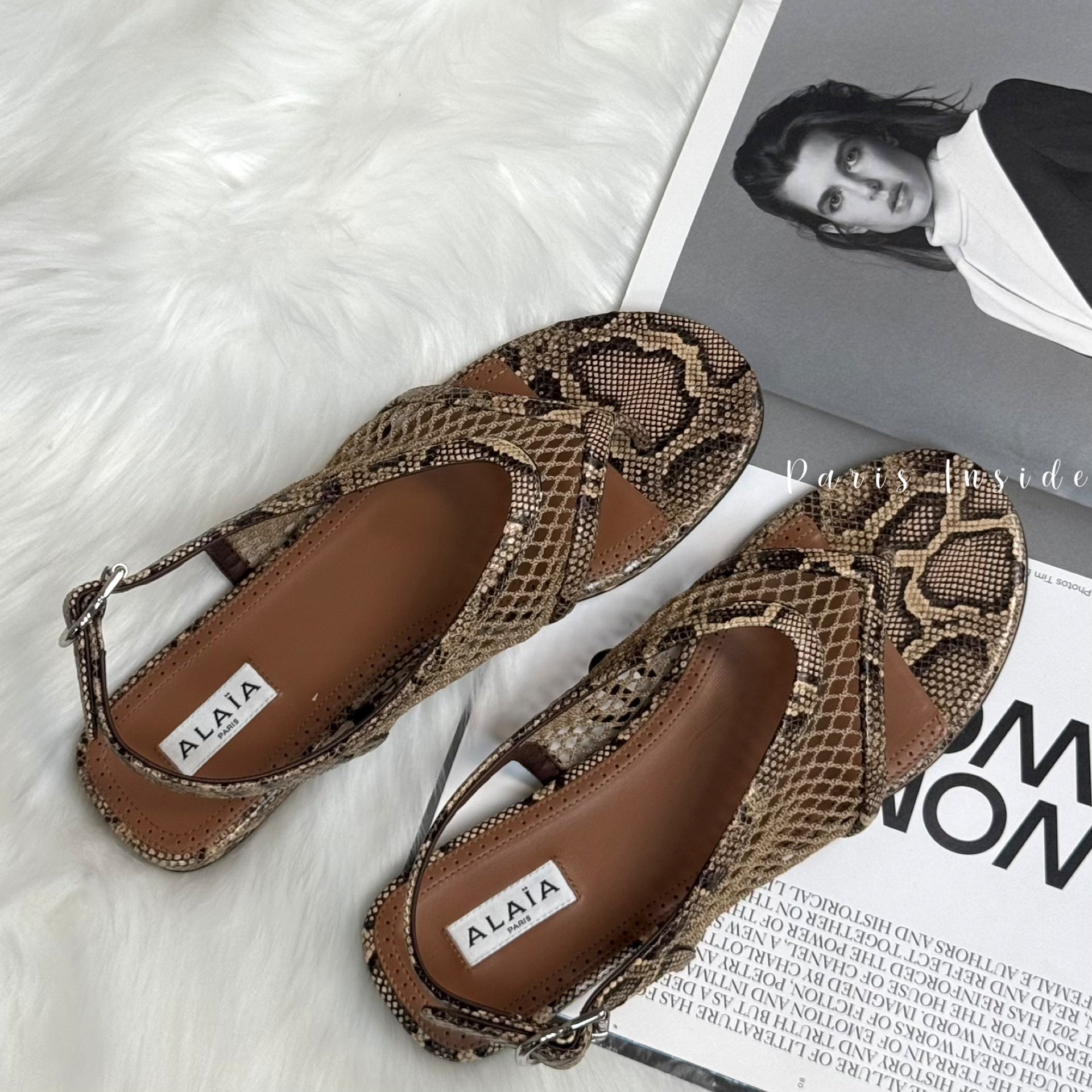 ALAÏA Fishne thong Sandals in Ayers Leather - Honey